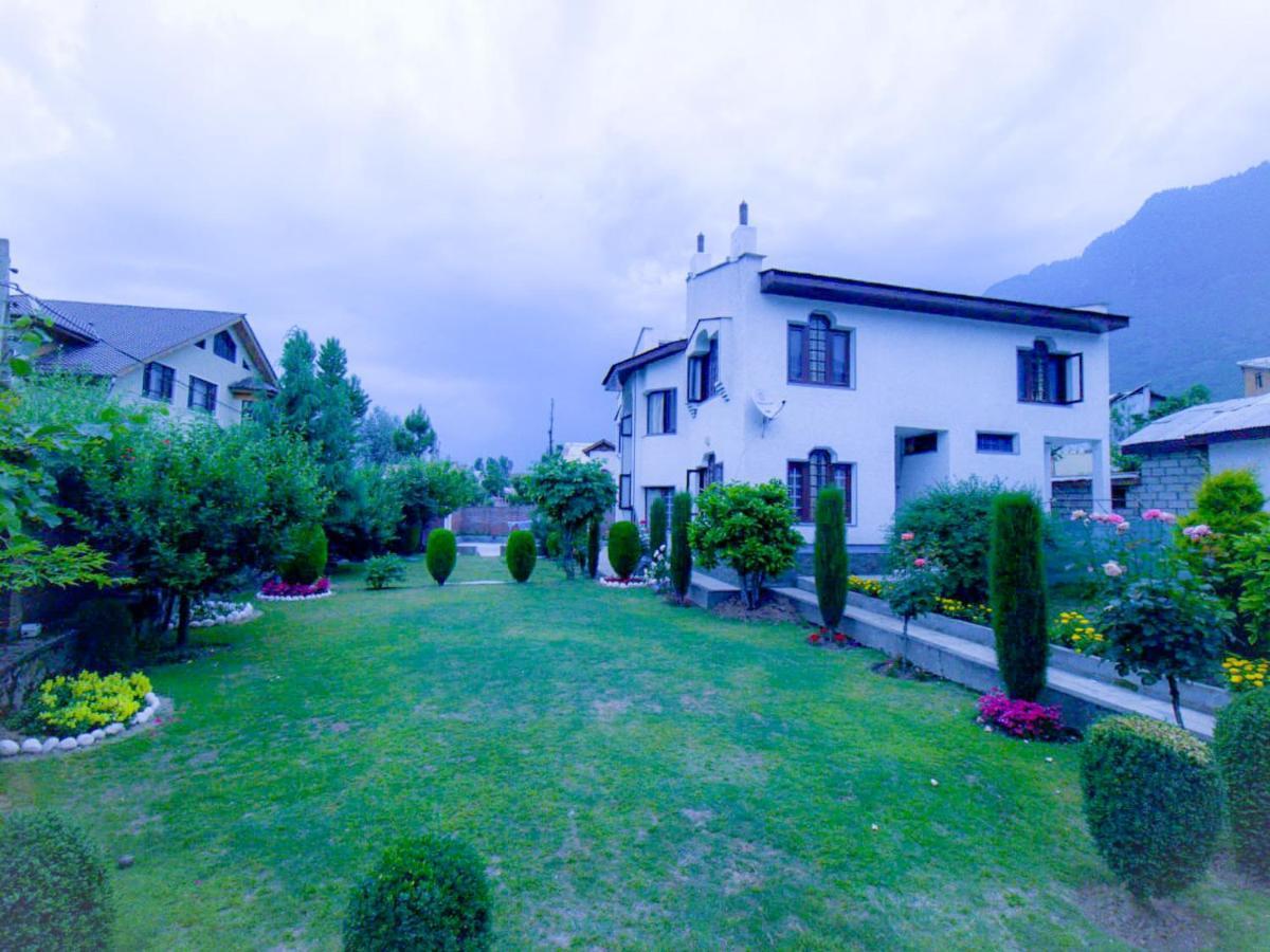 Hotel Peaceful Mornings Srinagar エクステリア 写真